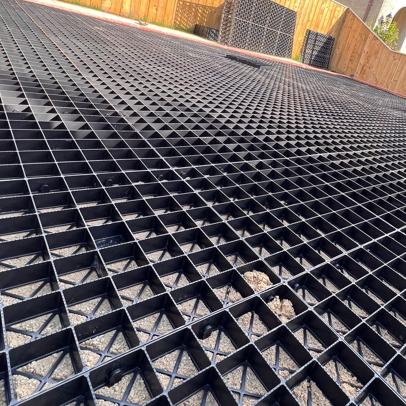 Carregar imagem no visualizador de galeria, Interlocked gravel grids for a driveway
